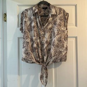 Boutique blouse. Beautiful print